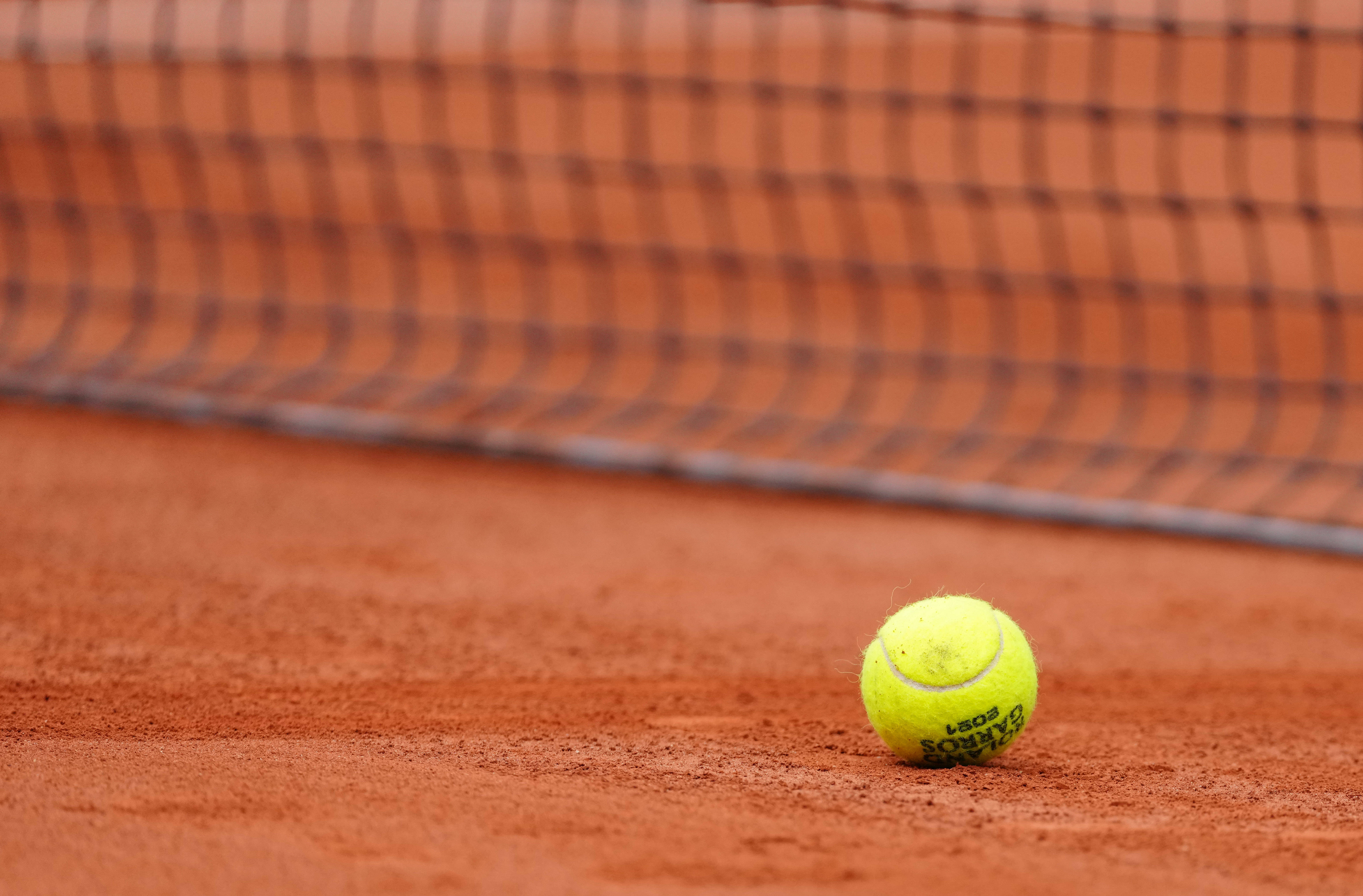 赛首回合占 赛首回合占