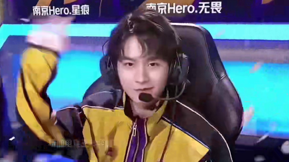 屡占据上风 屡占据上风